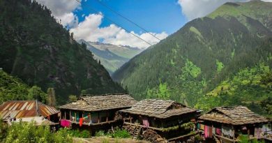 Dozen of houses gutted in fire at ancient Malana village, One sustain burn injuries CM expresses grief HIMACHAL HEADLINES
