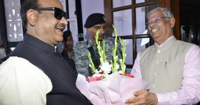 Himachal Governor accords warm welcome to LS Speaker at Raj Bhavan HIMACHAL HEADLINES