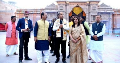 CM pays obeisance at Kashi Vishwanath temple HIMACHAL HEADLINES
