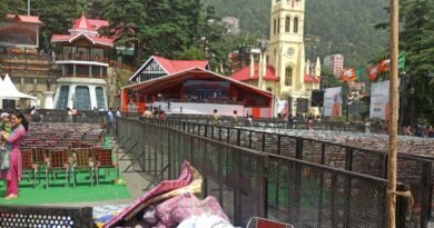 Tourist and locals suffering due to traffic barricades in Shimla HIMACHAL HEADLINES