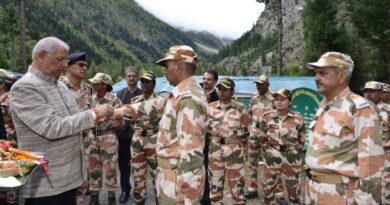 Governor ties rakhis to soldiers at Hindustan Tibet border HIMACHAL HEADLINES