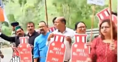 Cong show black flags to Union Minister HIMACHAL HEADLINES