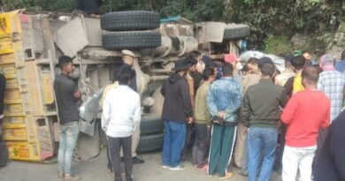 Three die, a loaded truck overturns on a car HIMACHAL HEADLINES