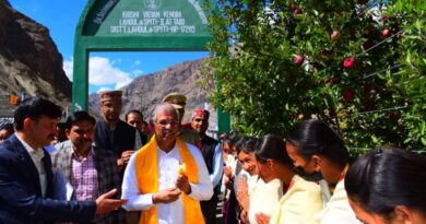 Governor Interacts with farmers in "Apple Day and Kisan Mela" at Tabo HIMACHAL HEADLINES
