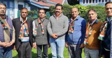 Former officers join Congress HIMACHAL HEADLINES