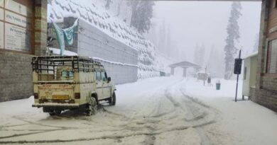 Himachal snow-lakes freeze, Admin shutdown roads  HIMACHAL HEADLINES