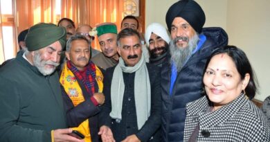 <strong>Sarbjeet Singh Bobby calls on  Chief Minister</strong> HIMACHAL HEADLINES