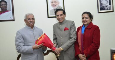 <strong>CS calls on Governor</strong> HIMACHAL HEADLINES