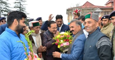 <strong>Chief Minister receives greetings on New Year</strong> HIMACHAL HEADLINES