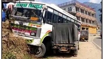 Bus carrying 49 children in Karsog tehsil met with an accident HIMACHAL HEADLINES