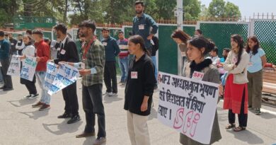 Solidarity with Indian Wrestlers- SFI stages 'dharna' HIMACHAL HEADLINES