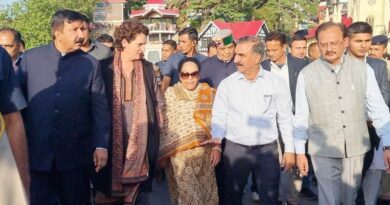 Priyanka Gandhi strolls at The Mall, Shimla HIMACHAL HEADLINES