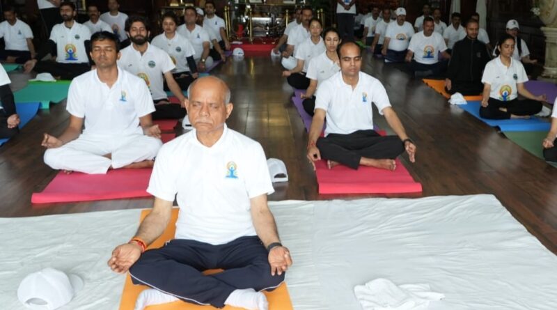 Governor Shukla stresses on benefits of adopting Yoga in habits HIMACHAL HEADLINES