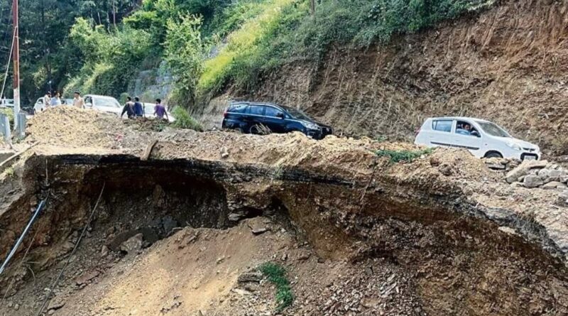 Hindustan Tibet National Highway 5 affects by Monsoon rains HIMACHAL HEADLINES