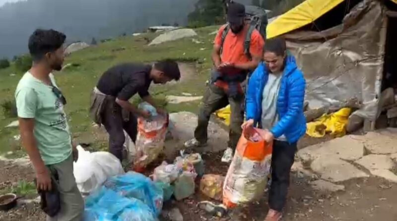 Mountaineer Baljit Kaur hurt by heaps of plastic waste in Churdhar Peak HIMACHAL HEADLINES
