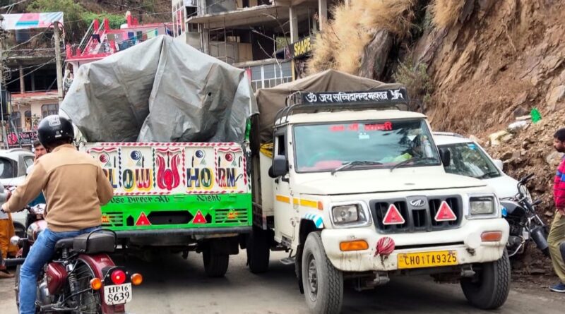 Traffic jams a common in Rajgarh HIMACHAL HEADLINES