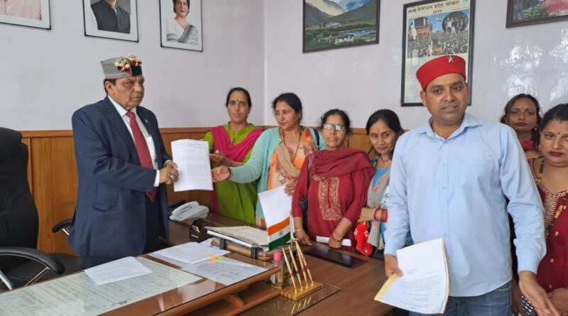 Anganwadi Workers, Helpers and CITU handed over a twenty-three-point demand letter to Dr Dhani Ram Shandil HIMACHAL HEADLINES