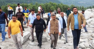 Sukhu conducts aerial survey of Chandertal and Losar, Around 25K tourists moved out of Kullu HIMACHAL HEADLINES