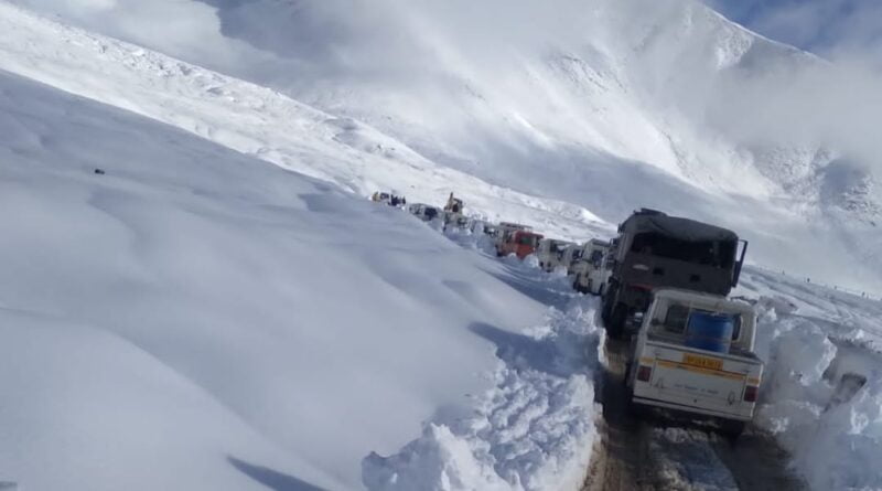 In a massive operation, 255 People trapped in Chandertal and Batal rescued HIMACHAL HEADLINES