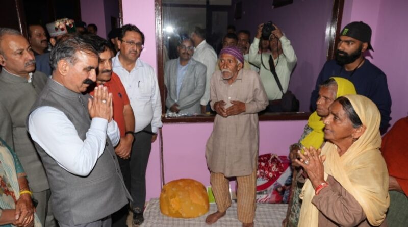 Sukhu inspects Shamti in Solan, announces one lakh each to affected families HIMACHAL HEADLINES