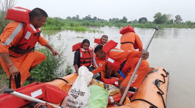 NDRF rescues trapped villagers in Kangra due to sudden increase of water level in Breas river HIMACHAL HEADLINES