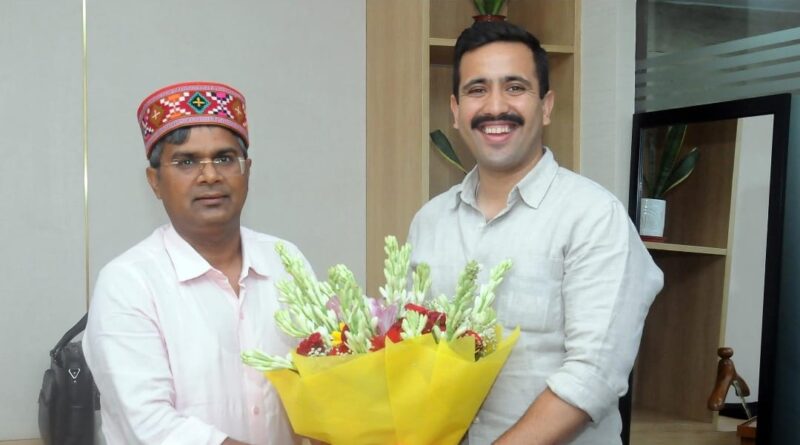 Vikramaditya met Santosh Kumar Yadav Chairman of NHAI appraised him about the devastation caused by incessant rains in Himachal HIMACHAL HEADLINES