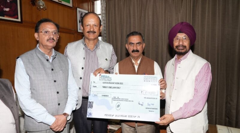 Vardhman presented a check of Rs 21 lakh to Sukhu for ARK 2023 HIMACHAL HEADLINES
