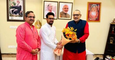 Anurag Thakur met Union Minister Giriraj Singh for relief from the damage caused by rains and floods in Himachal HIMACHAL HEADLINES
