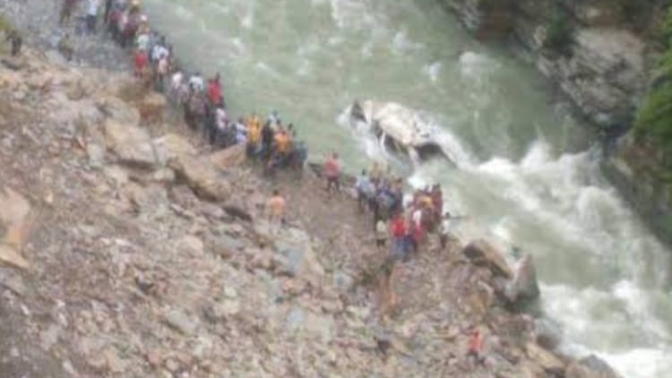 CM Sukhu expresses grief over road accident victims HIMACHAL HEADLINES