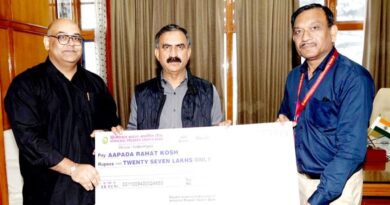 Himachal Gramin Bank presented a cheque of 27 Lakhs to Sukhu HIMACHAL HEADLINES