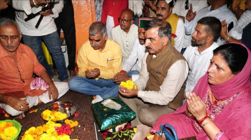 Sukhu prays for State's peace and prosperity at Chanour Shiva Temple  HIMACHAL HEADLINES