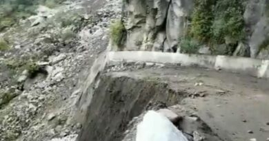 Landslide near Pooh, communication between Kinnuar & Lahaul Spiti snapped apart HIMACHAL HEADLINES