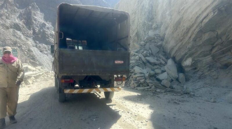 Landslide near Pooh: Vehicular traffic on Kinnuar-Lahaul Spiti again restored HIMACHAL HEADLINES