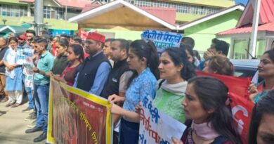 CITU held a strong silent demonstration outside IGMC Shimla against the firing of 31 security personnel HIMACHAL HEADLINES