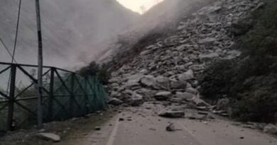 A landslide disrupted the Sainj-Luhri-Sunni road HIMACHAL HEADLINES