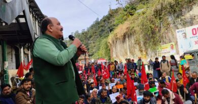 Left organizations hold protest against anti-labor, farmer, employee, and anti-people policies of Modi government outside Himachal Secretariat HIMACHAL HEADLINES
