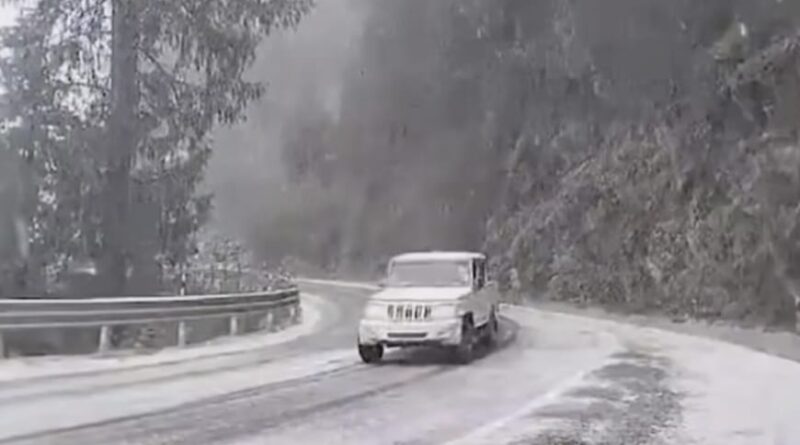 Kufri adjoining Shimla receives season's first snowfall HIMACHAL HEADLINES