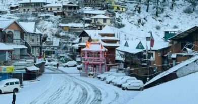 Kufri, Narkanda, and Manali are experiencing their first snowfall after a four-month-long dry spell HIMACHAL HEADLINES